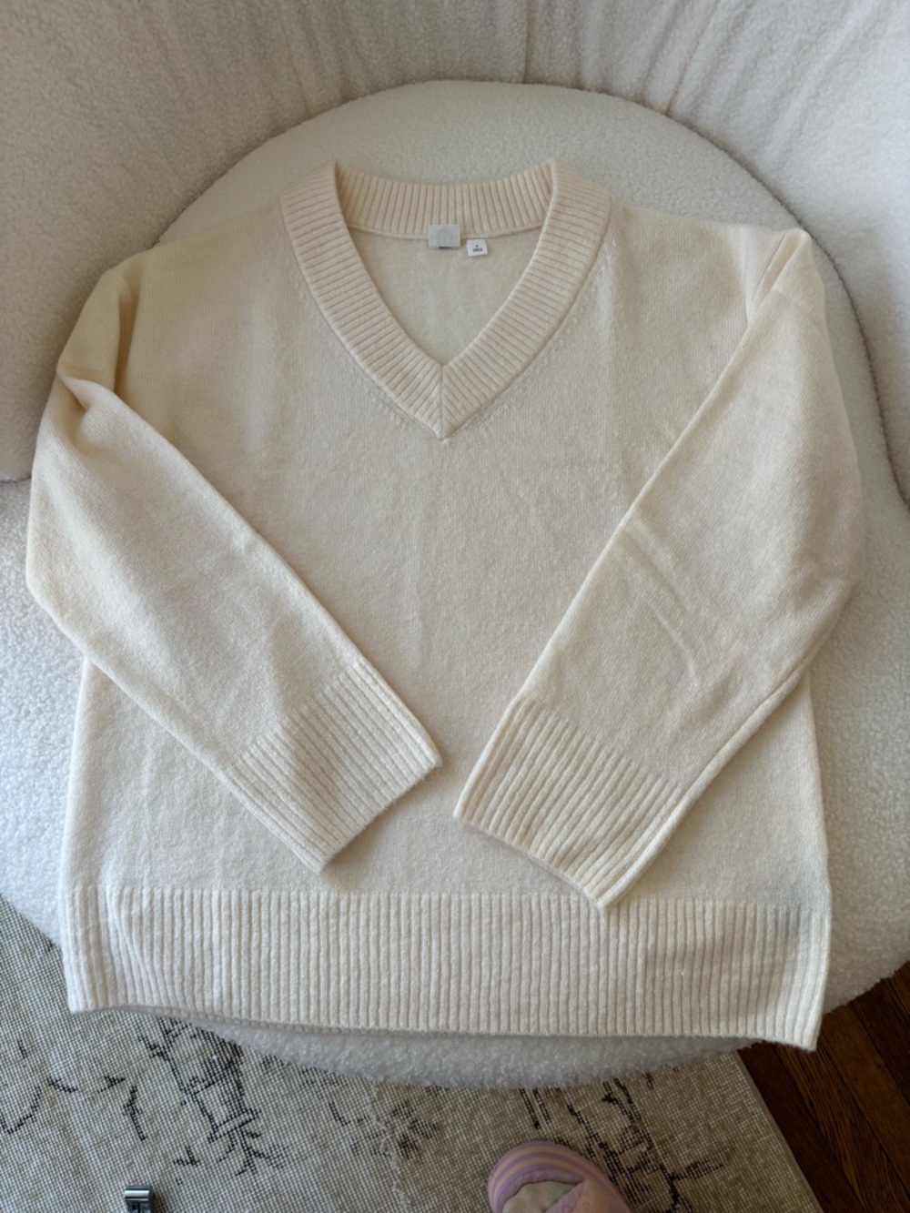 GAP Women's Cream V-Neck Sweater